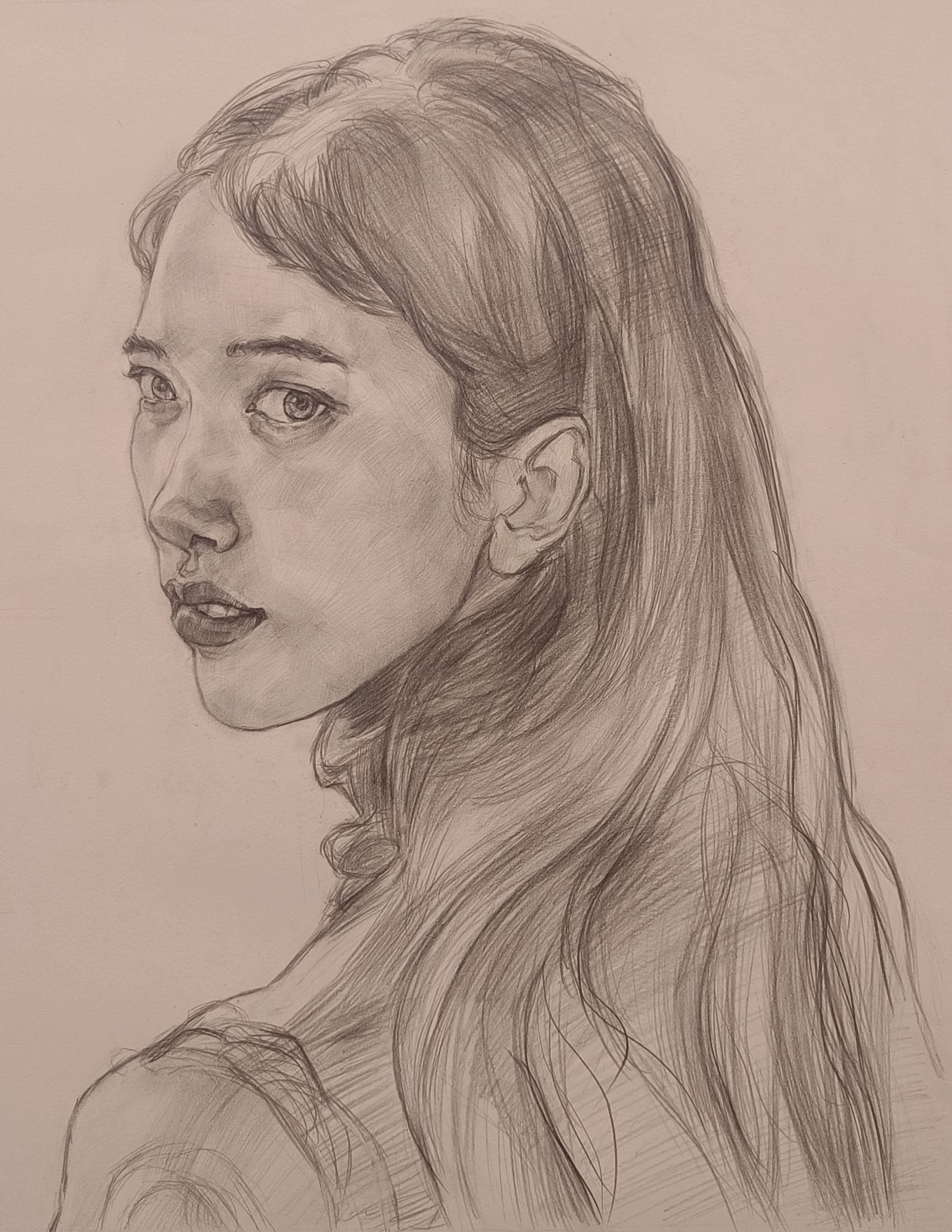 女青年胸像